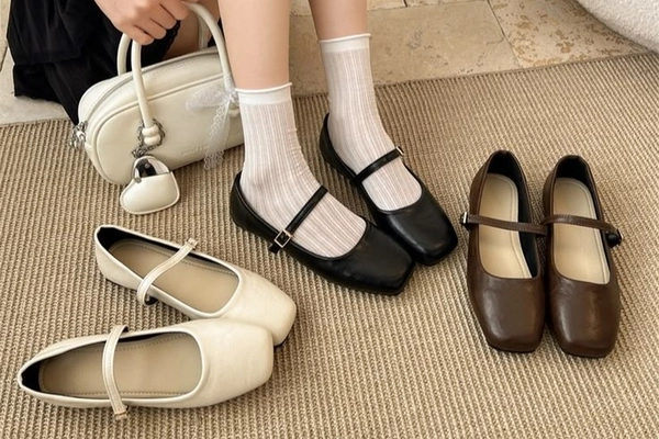 Hình ảnh đôi giày Mary Jane nữ với thiết kế quai ngang đặc trưng, phong cách thanh lịch, phù hợp đi học, đi làm và dạo phố.