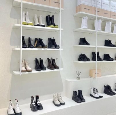 Khám phá cách phối boot với váy dài đẹp và tôn dáng. Gợi ý outfit váy dài và boot nữ theo phong cách Hàn Quốc, mùa đông, dáng người và xu hướng thời trang mới.