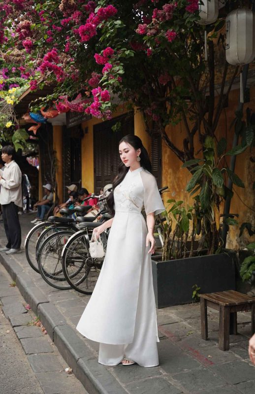 Giày cao gót mặc áo dài học sinh loại nào đẹp, phù hợp môi trường học đường và không đau chân? Hướng dẫn chọn giày theo chiều cao, màu sắc và dáng người.